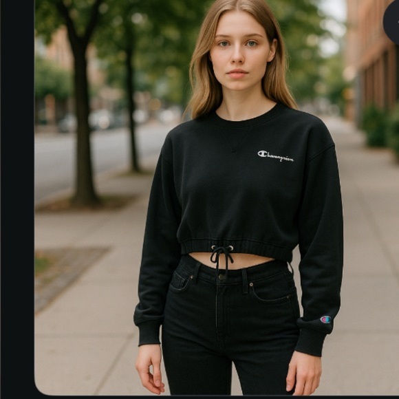 Womens Champion Black Cropped Sweatshirt – Women’s Small - Picture 1 of 8
